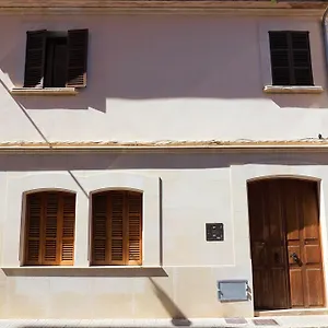 https://born-23-house-with-pool-in-the-centre-of-lluchmayor-free-wifi.allmallorcahotels.com